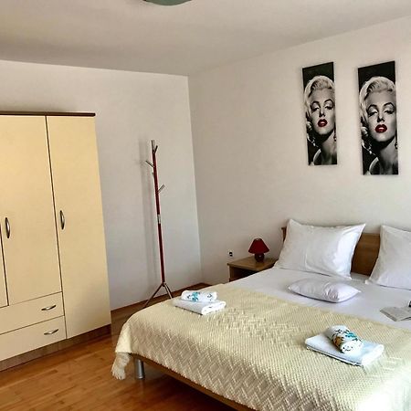 Apartment Adri Ровин Екстериор снимка
