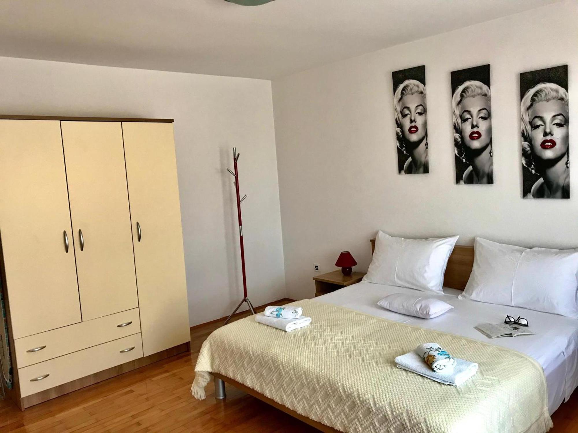 Apartment Adri Ровин Екстериор снимка