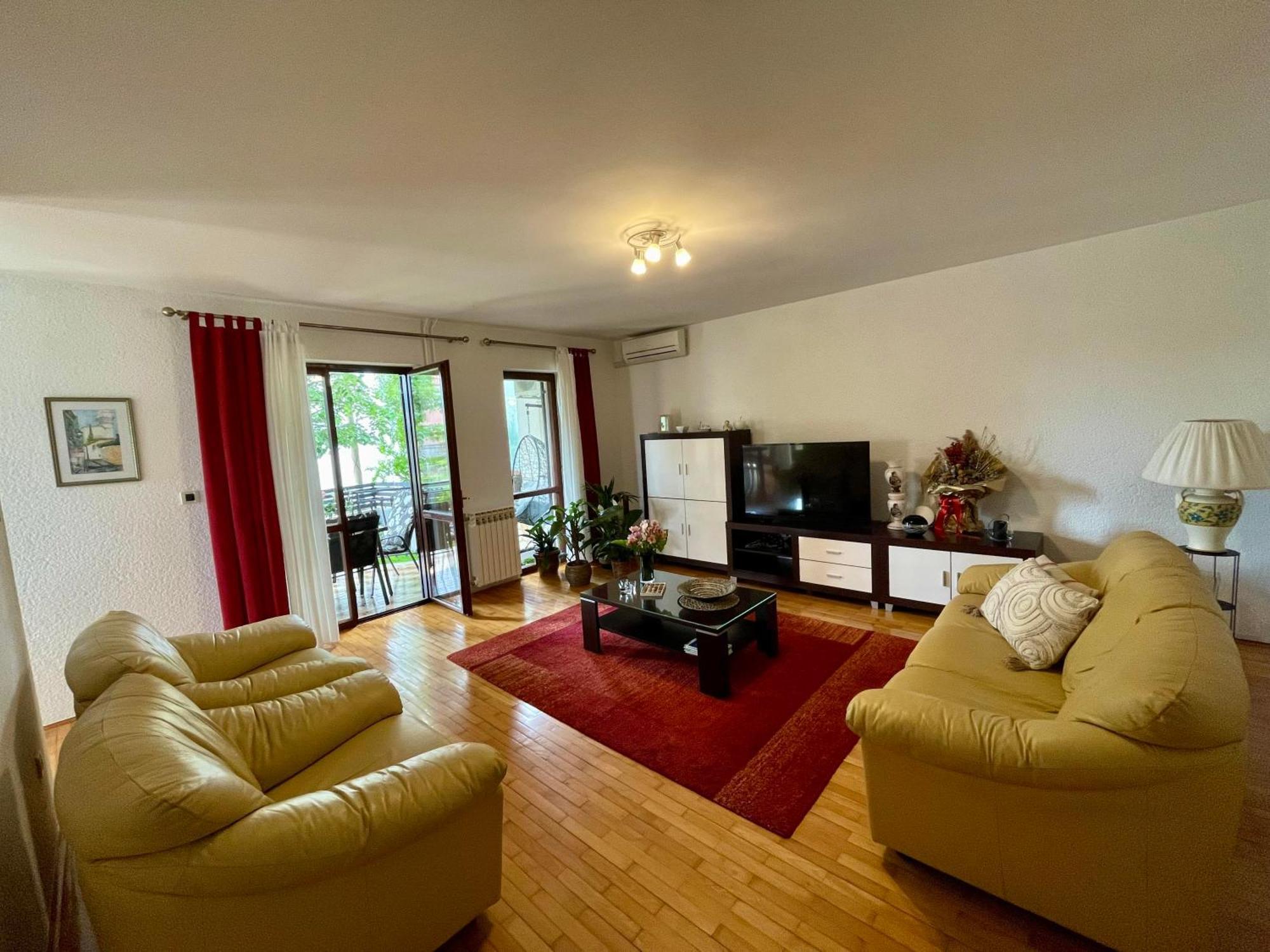 Apartment Adri Ровин Екстериор снимка