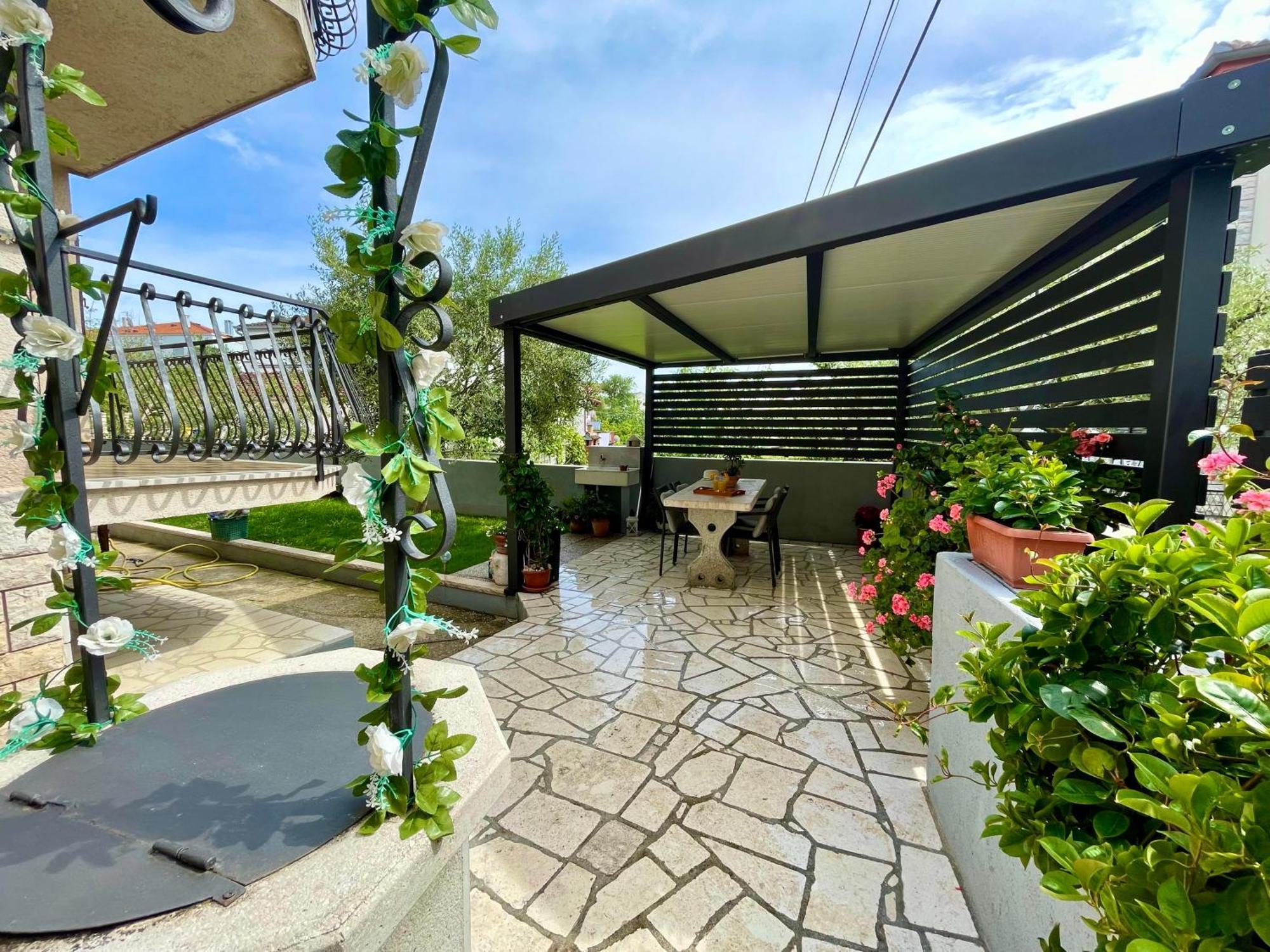 Apartment Adri Ровин Екстериор снимка