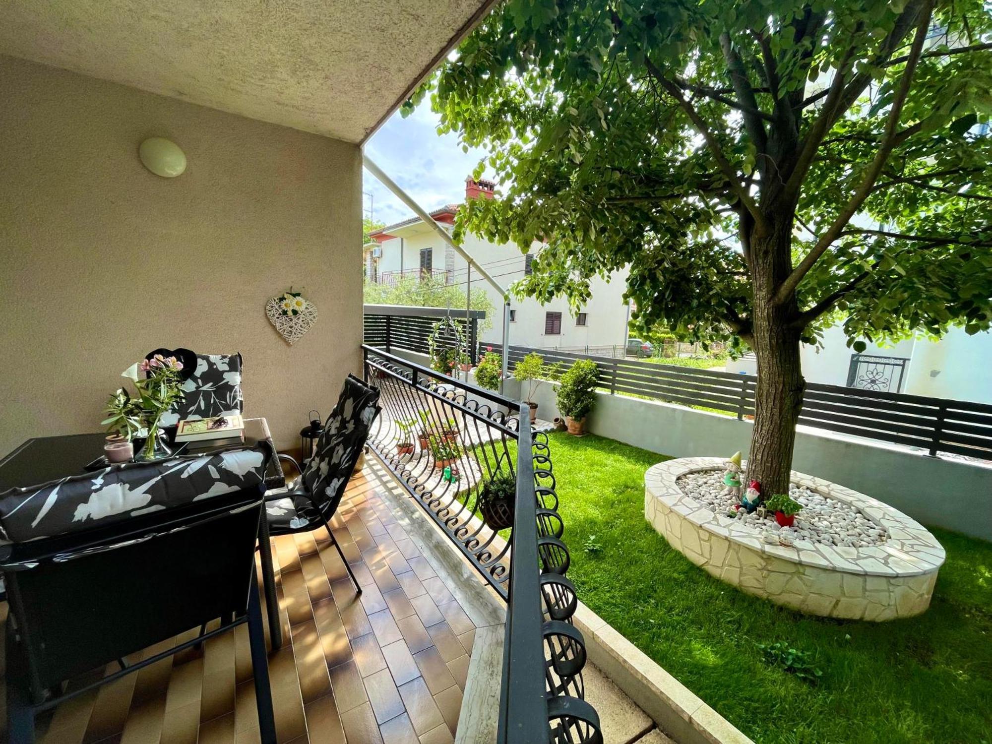 Apartment Adri Ровин Екстериор снимка