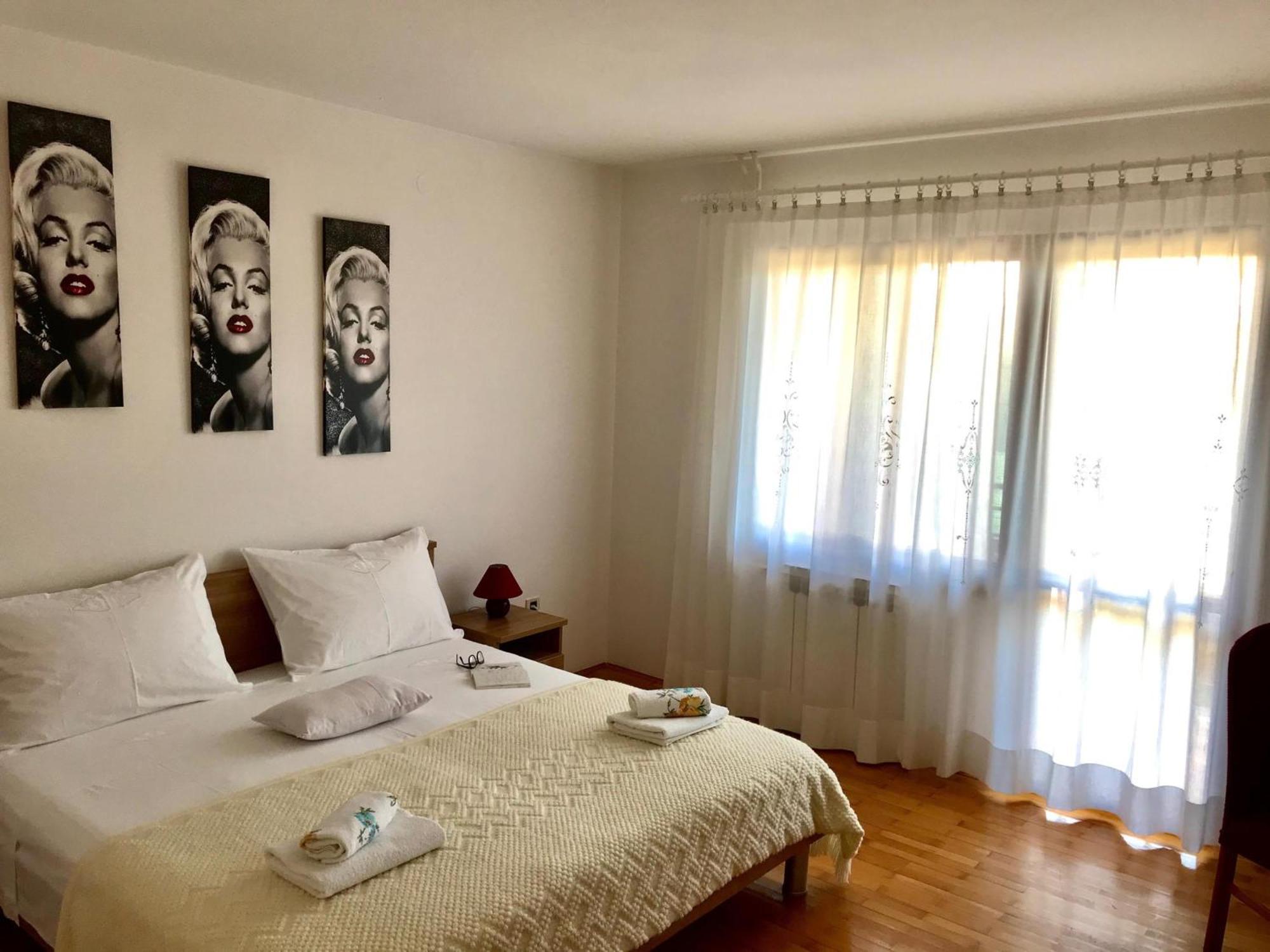 Apartment Adri Ровин Екстериор снимка
